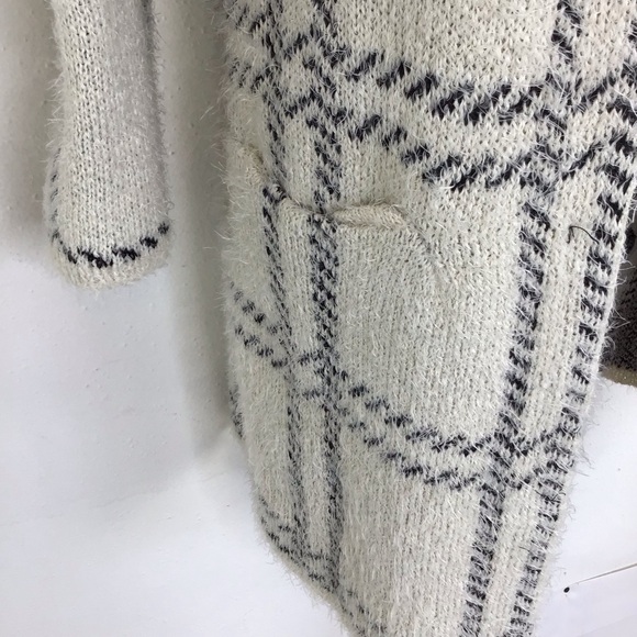 AUGUST SILK WOMEN LIGHT GREY BLACK DESIGN VERY LONG WINTER WARM CARDIGAN SZ L - Picture 3 of 7